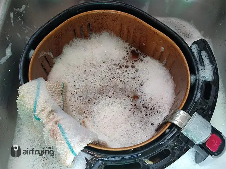 How to Clean Air Fryer in 5 Easy Steps | AirFrying.net